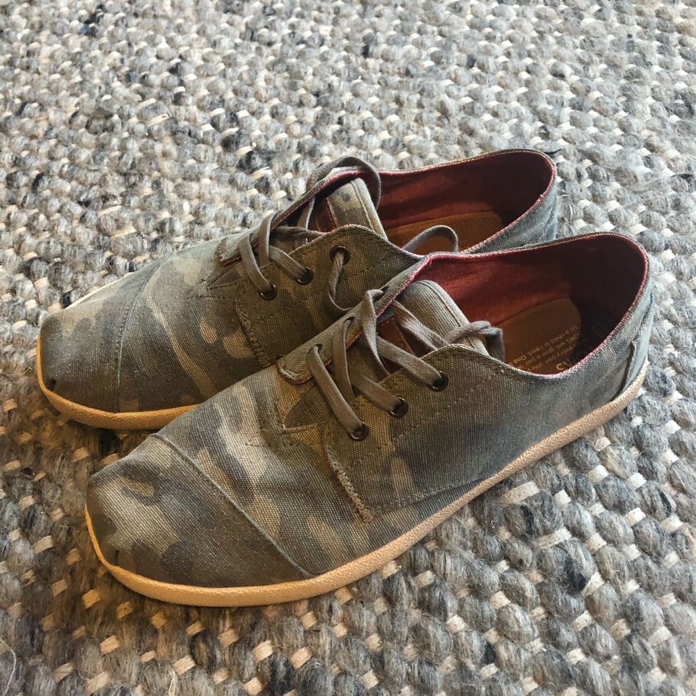Men’s Camouflage Toms | Size M 11